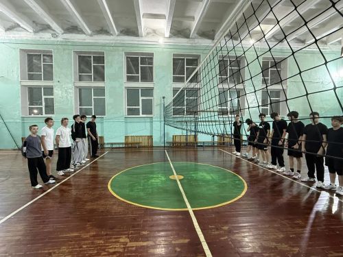 Ике мәктәп волейболчылары иптәшләрчә матчта очрашты