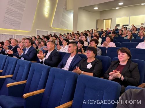 С любовью к профессии: в Аксубаеве поздравили учителей и воспитателей