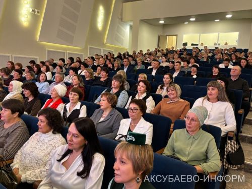 С любовью к профессии: в Аксубаеве поздравили учителей и воспитателей