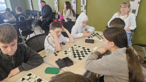 Аксубайда мөгаллимнең юбилее уңаеннан шашка буенча турнир оештырдылар