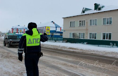 «Куркынычсызлык каешы»: Татарстан Дәүләт автоинспекциясе юл хәрәкәте кагыйдәләрен бозуга каршы акция үткәрә