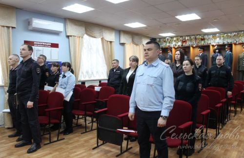 В Аксубаевском районе ветераны МВД поздравили полицейских с Днем защитника Отечества