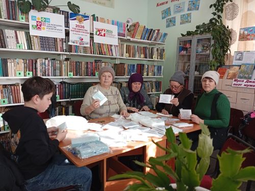 В Старочувадамской библиотеке Аксубаевского района собрали помощь для бойцов СВО: «сухой душ» и средства на масксети