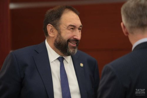 Песошин поздравил татарстанцев с праздником