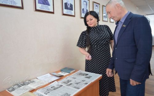 В Совете Аксубаевского района еженедельную архивную выставку посвятили Дню космонавтики