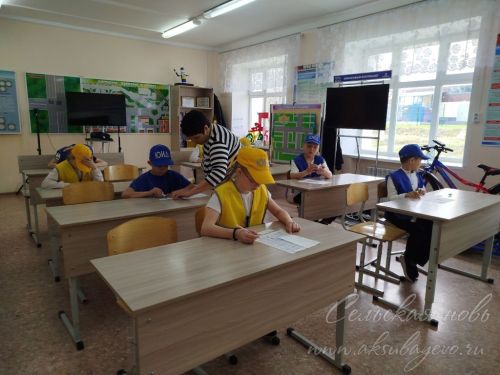 Аксубай мәктәп укучылары – юл куркынычсызлыгы «руле артында»