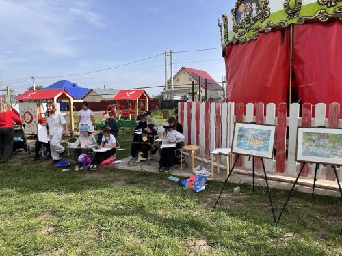 Школа искусств представила выставку на общественных пространствах Аксубаева