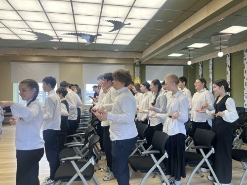 Укучыларыбыз өчен яңа мөмкинлекләр: Аксубайның 1 нче мәктәбендә «Мәгънәләр юлбашчылары» белән очрашу узды