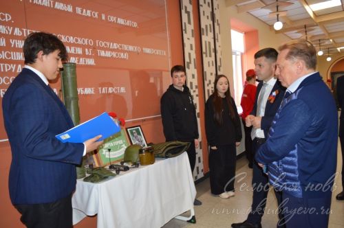 Айдар Метшин посадил ель в Аксубаеве и встретился с активом района