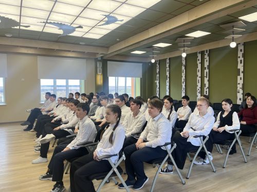 Укучыларыбыз өчен яңа мөмкинлекләр: Аксубайның 1 нче мәктәбендә «Мәгънәләр юлбашчылары» белән очрашу узды