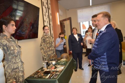 Айдар Метшин посадил ель в Аксубаеве и встретился с активом района
