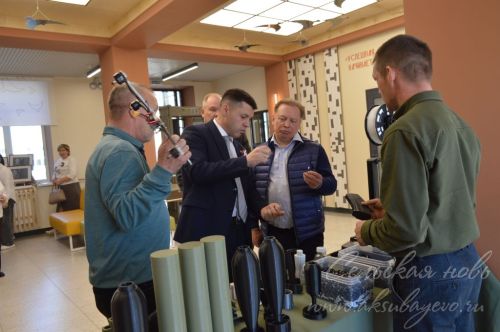 Айдар Метшин посадил ель в Аксубаеве и встретился с активом района