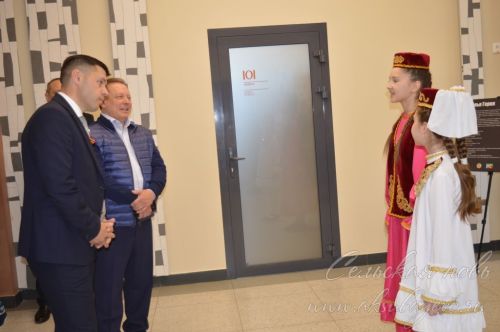 Айдар Метшин посадил ель в Аксубаеве и встретился с активом района