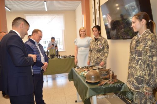 Айдар Метшин посадил ель в Аксубаеве и встретился с активом района
