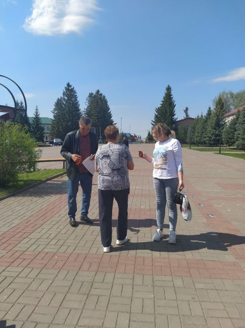 Аксубай үзәгендә волонтерлар георгий тасмалары өләштеләр