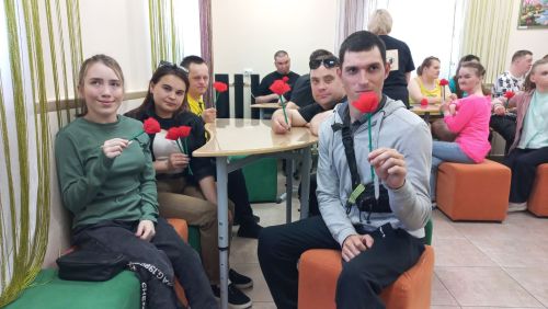 В молодежном антикафе «BoOkВы» прошла патриотическая встреча для ребят из центра «Нежность»