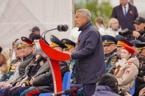 Раис Татарстана поздравил жителей республики с праздником Победы