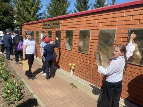 «Россия бөркетләре» Аксубай мемориаллары янында геройларны искә алдылар