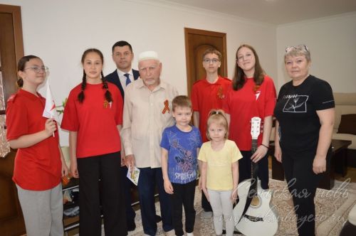 Аксубаевских ветеранов поздравили с Днем Победы и пригласили на парад
