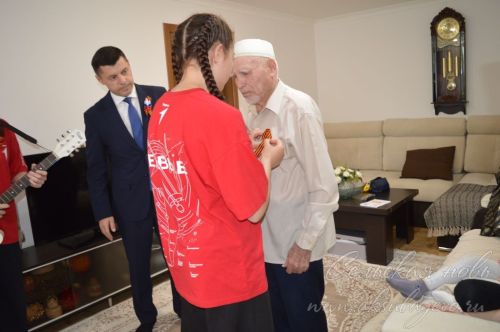 Аксубаевских ветеранов поздравили с Днем Победы и пригласили на парад