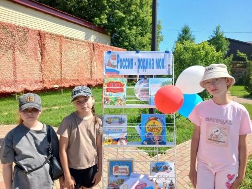 Интеллектуальный квиз ко Дню России прошел в сквере имени Гуляева