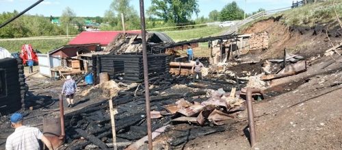 В мае в Аксубаевском районе в двух хозяйствах сгорел дом, надворные постройки, баня