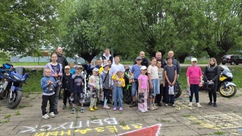 С аксубаевскими школьниками встретились байкеры мотоклуба