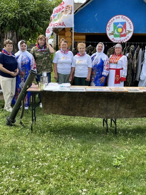 Староильдеряковцы, почтив память земляка, торжественно отметили День России