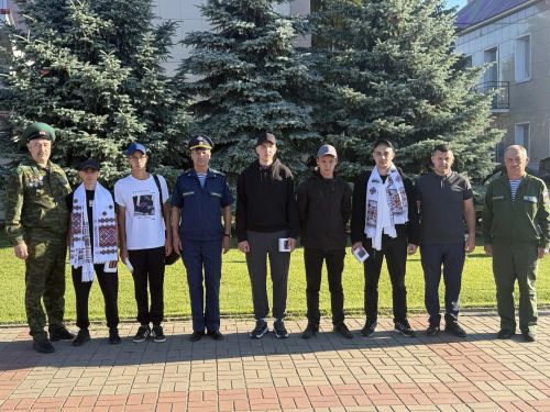 Аксубаевцы отправились на службу с добрыми напутствиями и новыми телефонами