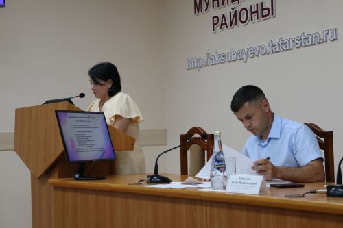 Аксубай районының унынчы сыйныф укучыларының әти-әниләре белән һөнәр сайлау турында сөйләштеләр