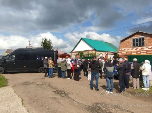 Радик Сабировны кече ватанында, Аксубай районында җирләделәр
