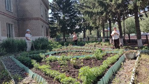 В Старотимошкинском Доме культуры прошел субботник