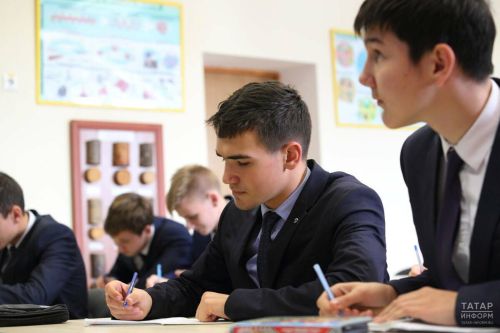 Минпросвещения разъяснило порядок приема в 10-й класс