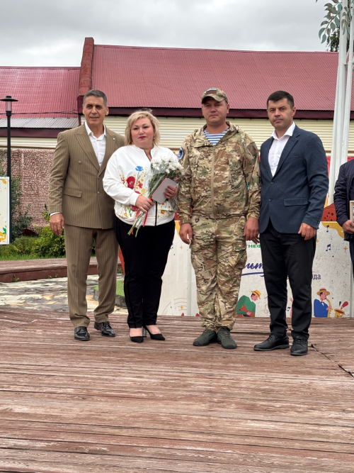 В Аксубаеве лирический концерт народного артиста стал патриотическим аккордом вечера