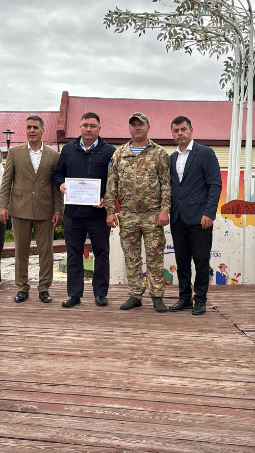 В Аксубаеве лирический концерт народного артиста стал патриотическим аккордом вечера