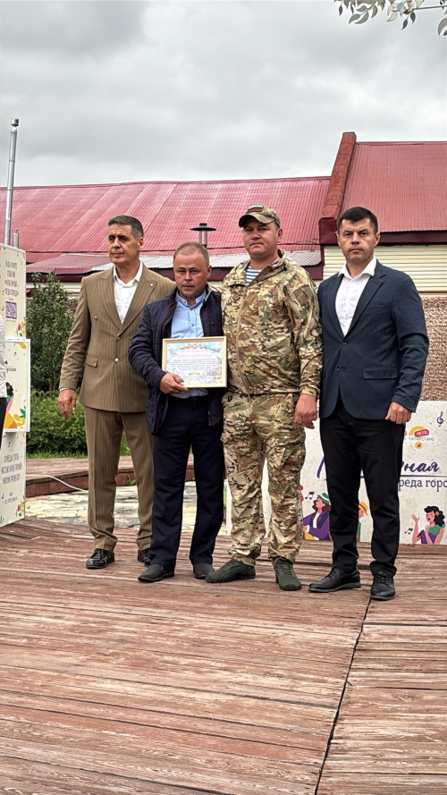 Аксубайда халык артистының лирик концерты патриотик яңгыраш алды