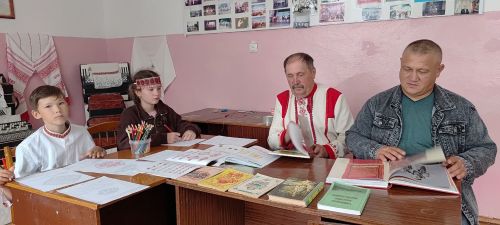 Мастер-класс по чувашским узорам прошел в Старотимошкинском доме культуры в День единого фольклора
