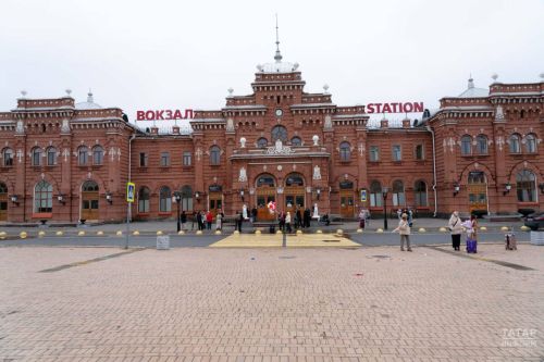 В РТ восемь подростков устроились на лето помощниками дежурных по вокзалу
