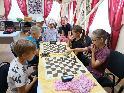 В Малосунчелеевском сельском клубе играют в шахматы