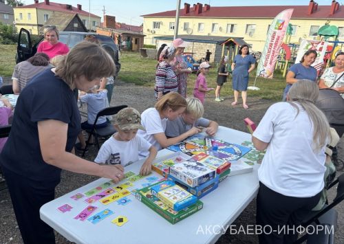 А в аксубаевском дворе пели, танцевали, играли
