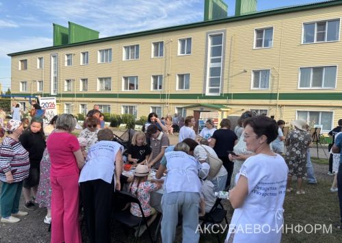 А в аксубаевском дворе пели, танцевали, играли