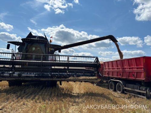 На полях Аксубаевского района набирает темпы уборка урожая