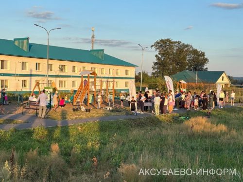 Летний вечер в Аксубаеве собрал соседей во дворе