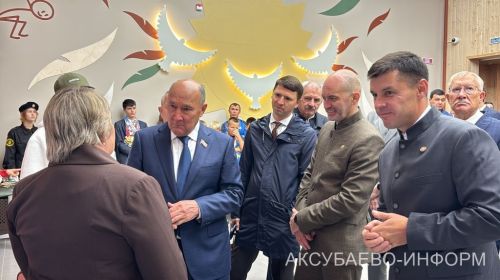 В Аксубаеве открыли ледовый дворец, два парка и Центр молодежных инициатив