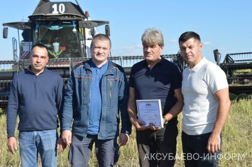 В Аксубаевском районе наградили комбайнеров во время уборки рапса