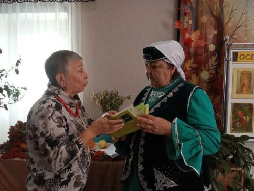Аксубай социаль ярдәм үзәге ветераннары миләшнең матурлыгын данладылар