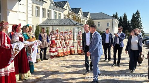 Аксубай үсешенә Ютазы делегациясе югары бәя бирде