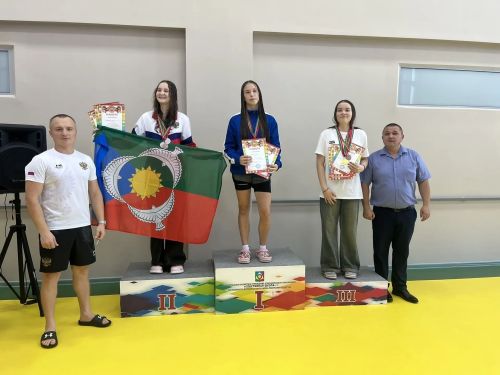 Аксубай районының яшь йөзүчеләре биш шәхси һәм команда зачетында бер алтын яулады