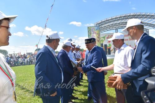 Аксубайда Сабан туе: якты һәм онытылмаслык Тулырак: https://aksubayevo.ru/news/sogy-yaalyklar/aksubaida-saban-tue-iakty-ham-onytylmaslyk