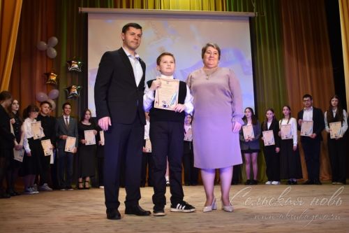 Аксубай районының төп сәхнәсендә иң яхшы укучыларны бүләкләделәр